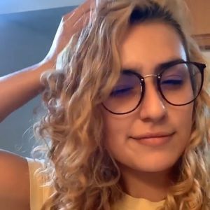 Meet your Posher, Eva